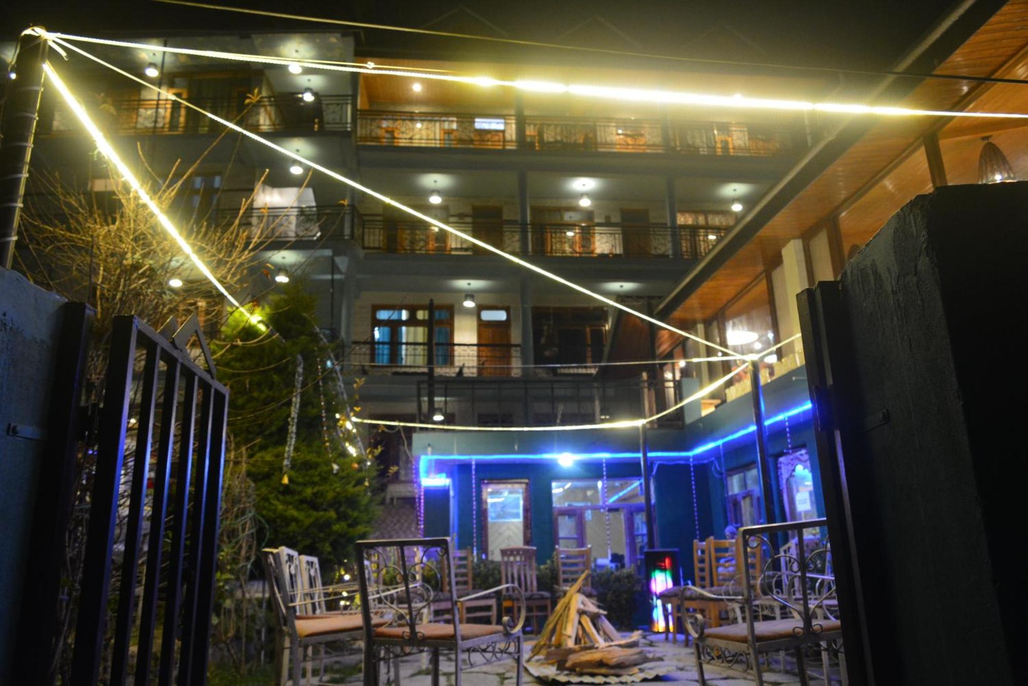 Hotel The Neelgiris Manāli Zewnętrze zdjęcie