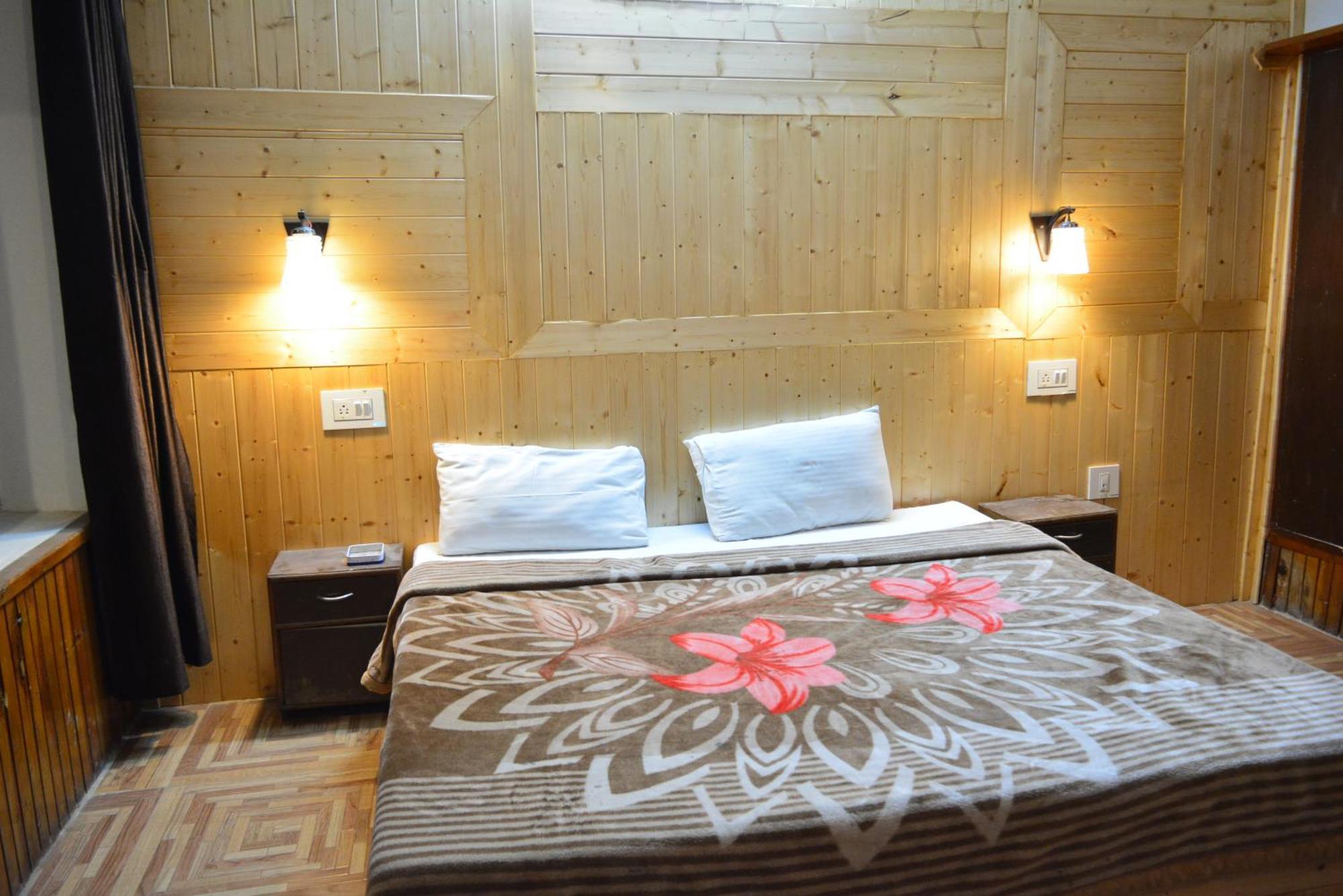 Hotel The Neelgiris Manāli Zewnętrze zdjęcie